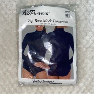 NWT White Mock Turtleneck Bodysuit🤩